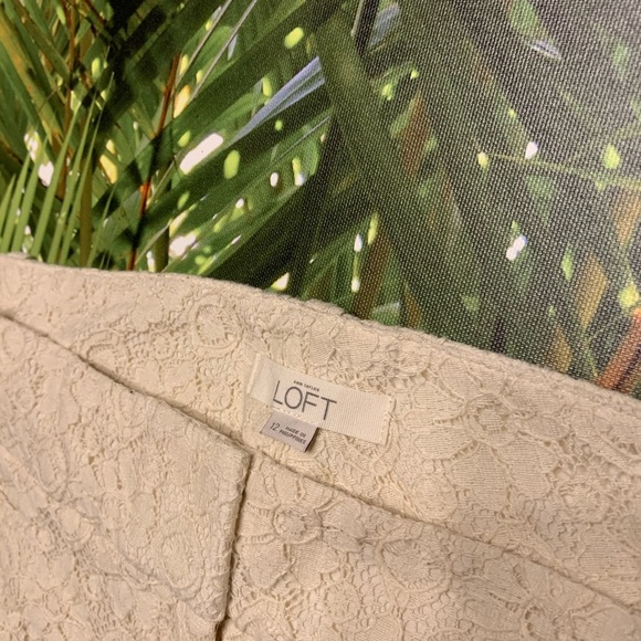 Loft Cream Floral Textured Shorts - Picture 4 of 4